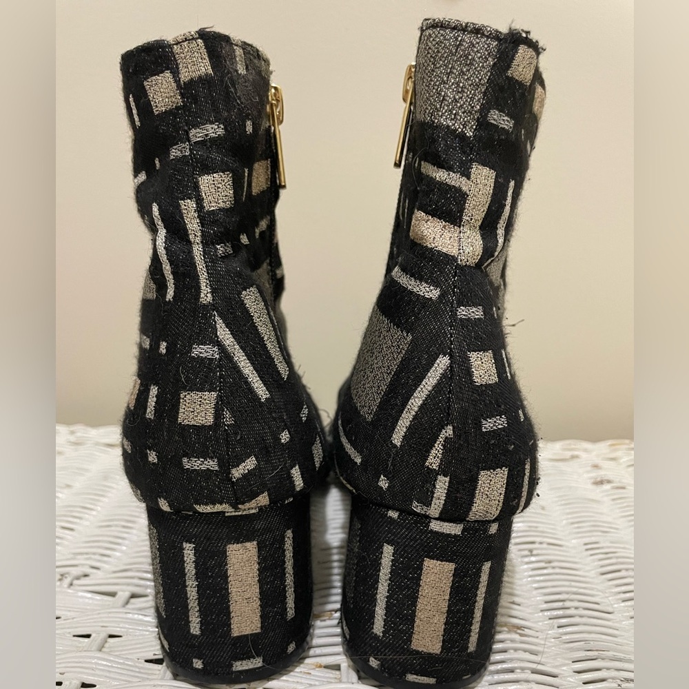 Bleecker & Bond Black Silver Lacey Plaid Buckle Zip Heeled Booties Size 10M - Picture 6 of 9